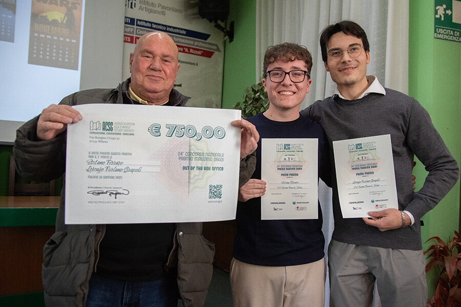 Stefano Ferrero e Lorenzo Furlano Grapoli dell'IIS Bodoni Paravia di Torino, vincitori della XXIV edizione del Premio Massimo Dradi. / Foto di Cristian Fasani dell'IIS Caterina da Siena